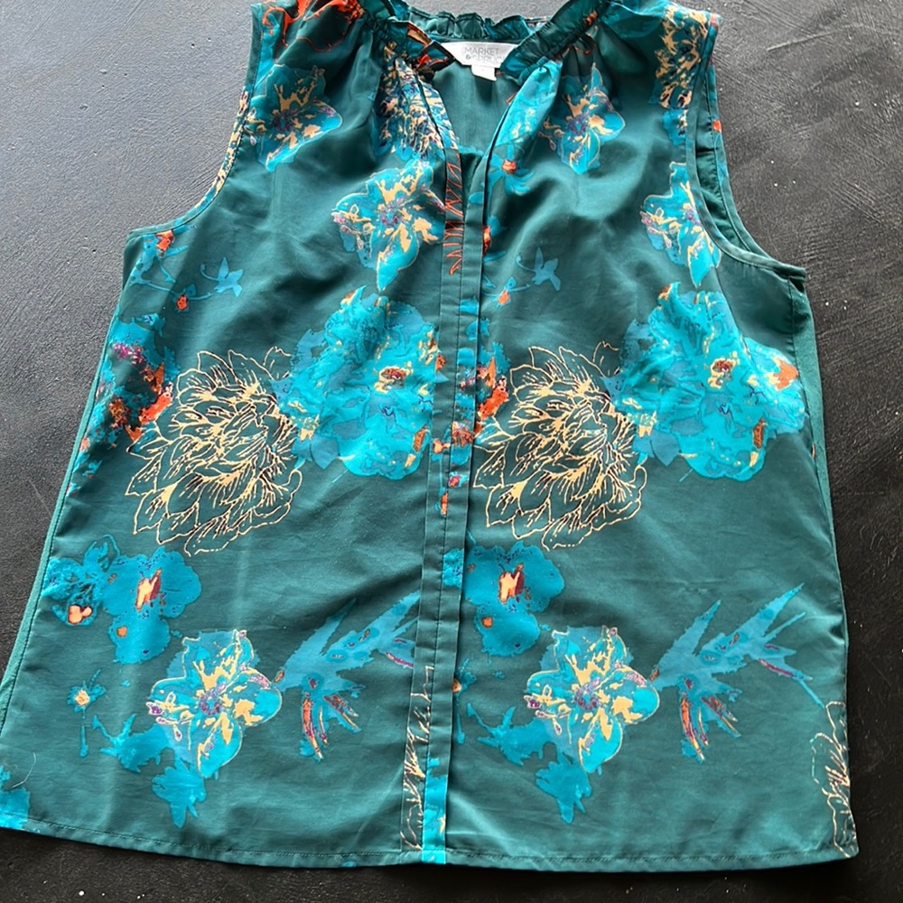 Pretty sleeveless blouse